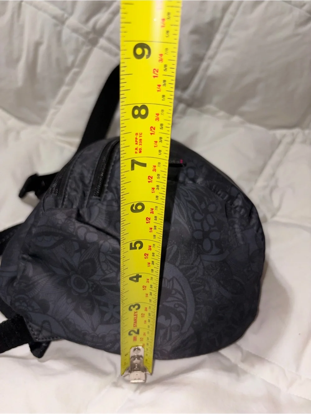 Nwot Sakroots sling on the go backpack bag